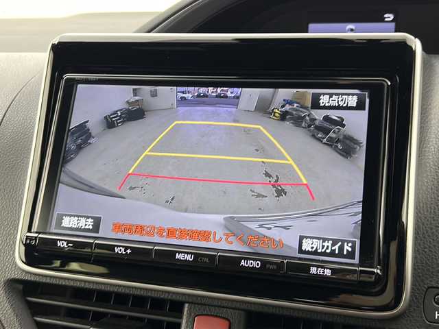 トヨタ エスクァイア ハイブリッド Gi プレミアムパッケージ 宮城県 2017(平29)年 11.8万km ホワイトパールクリスタルシャイン 禁煙車/フリップダウンモニター/トヨタセーフティセンス/・プリクラッシュセーフティ/・レーンディパーチャーアラート/・オートマチックハイビーム/・レーダークルーズコントロール/純正9インチSDナビ/・BT/AM/FM/CD/SD/フルセグTV /バックカメラ/両側パワースライドドア/前席シートヒーター/ビルトインETC/革巻きステアリング/ステアリングヒーター/プッシュスタート/スマートキー×2/LEDヘッドライト/LEDフォグランプ/社外15インチアルミホイール/積み込み純正アルミホイール付き夏タイヤ/（195/65R15）/純正フロアマット/純正ドアバイザー