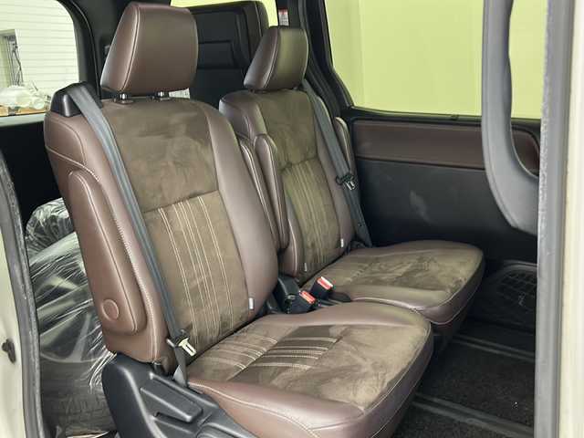 トヨタ エスクァイア ハイブリッド Gi プレミアムパッケージ 宮城県 2017(平29)年 11.8万km ホワイトパールクリスタルシャイン 禁煙車/フリップダウンモニター/トヨタセーフティセンス/・プリクラッシュセーフティ/・レーンディパーチャーアラート/・オートマチックハイビーム/・レーダークルーズコントロール/純正9インチSDナビ/・BT/AM/FM/CD/SD/フルセグTV /バックカメラ/両側パワースライドドア/前席シートヒーター/ビルトインETC/革巻きステアリング/ステアリングヒーター/プッシュスタート/スマートキー×2/LEDヘッドライト/LEDフォグランプ/社外15インチアルミホイール/積み込み純正アルミホイール付き夏タイヤ/（195/65R15）/純正フロアマット/純正ドアバイザー