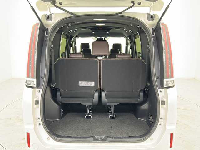 トヨタ エスクァイア ハイブリッド Gi プレミアムパッケージ 宮城県 2017(平29)年 11.8万km ホワイトパールクリスタルシャイン 禁煙車/フリップダウンモニター/トヨタセーフティセンス/・プリクラッシュセーフティ/・レーンディパーチャーアラート/・オートマチックハイビーム/・レーダークルーズコントロール/純正9インチSDナビ/・BT/AM/FM/CD/SD/フルセグTV /バックカメラ/両側パワースライドドア/前席シートヒーター/ビルトインETC/革巻きステアリング/ステアリングヒーター/プッシュスタート/スマートキー×2/LEDヘッドライト/LEDフォグランプ/社外15インチアルミホイール/積み込み純正アルミホイール付き夏タイヤ/（195/65R15）/純正フロアマット/純正ドアバイザー