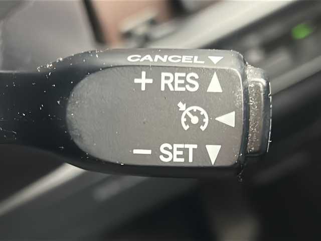 トヨタ エスクァイア ハイブリッド Gi プレミアムパッケージ 宮城県 2017(平29)年 11.8万km ホワイトパールクリスタルシャイン 禁煙車/フリップダウンモニター/トヨタセーフティセンス/・プリクラッシュセーフティ/・レーンディパーチャーアラート/・オートマチックハイビーム/・レーダークルーズコントロール/純正9インチSDナビ/・BT/AM/FM/CD/SD/フルセグTV /バックカメラ/両側パワースライドドア/前席シートヒーター/ビルトインETC/革巻きステアリング/ステアリングヒーター/プッシュスタート/スマートキー×2/LEDヘッドライト/LEDフォグランプ/社外15インチアルミホイール/積み込み純正アルミホイール付き夏タイヤ/（195/65R15）/純正フロアマット/純正ドアバイザー