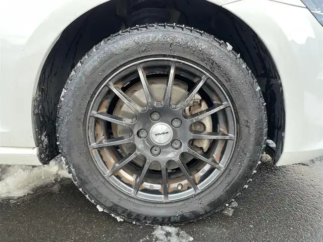 フォルクスワーゲン ゴルフ ヴァリアント アニバーサリーエディション 道央・札幌 2016(平28)年 6.9万km オリックスホワイトパールエフェクト ・ワンオーナー/・衝突軽減ブレーキ/・純正HDDナビ/CD&DVD&USB&AUX&SD&BT&フルセグTV/・バックカメラ/・前席両側シートヒーター/・レーダークルーズコントロール/・パドルシフト/・オートホールド/・ビルトインETC/・ステアリングスイッチ/・ハンズフリー/・ABS/・横滑り防止装置/・盗難防止装置/・オートリトラミラー/・ウィンカーミラー/・オートライト/・フォグランプ/・純正フロアマット/・スペアキー/・積込純正AW付夏タイヤ　205/55/R16 24年製