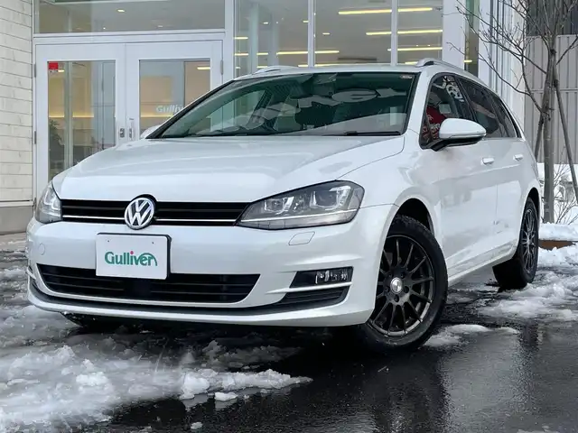 フォルクスワーゲン ゴルフ ヴァリアント アニバーサリーエディション 道央・札幌 2016(平28)年 6.9万km オリックスホワイトパールエフェクト ・ワンオーナー/・衝突軽減ブレーキ/・純正HDDナビ/CD&DVD&USB&AUX&SD&BT&フルセグTV/・バックカメラ/・前席両側シートヒーター/・レーダークルーズコントロール/・パドルシフト/・オートホールド/・ビルトインETC/・ステアリングスイッチ/・ハンズフリー/・ABS/・横滑り防止装置/・盗難防止装置/・オートリトラミラー/・ウィンカーミラー/・オートライト/・フォグランプ/・純正フロアマット/・スペアキー/・積込純正AW付夏タイヤ　205/55/R16 24年製