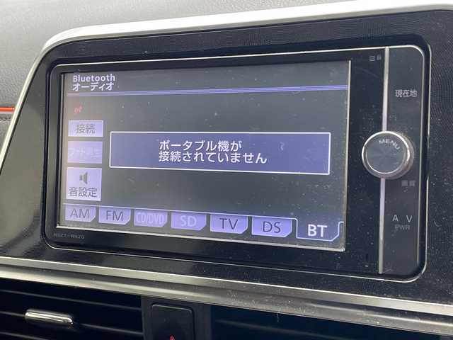 トヨタ シエンタ G 沖縄県 2015(平27)年 8.2万km ホワイトパールクリスタルシャイン 純正ナビ　（NSZT-W62GT)/（フルセグTV　DVD　CD　Bluetooth）　/全方位カメラ　/ＥＴＣ　/プッシュスタート　/スマートキー　/両側パワースライドドア　/純正フロアマット　/オートエアコン　/ウィンカーミラー　/３列シート/ステアリングスイッチ/横滑り防止装置/盗難防止装置/アイドリングストップ