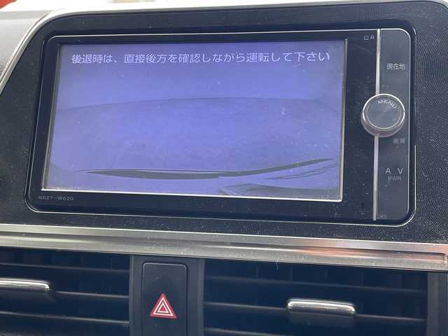 トヨタ シエンタ G 沖縄県 2015(平27)年 8.2万km ホワイトパールクリスタルシャイン 純正ナビ　（NSZT-W62GT)/（フルセグTV　DVD　CD　Bluetooth）　/全方位カメラ　/ＥＴＣ　/プッシュスタート　/スマートキー　/両側パワースライドドア　/純正フロアマット　/オートエアコン　/ウィンカーミラー　/３列シート/ステアリングスイッチ/横滑り防止装置/盗難防止装置/アイドリングストップ