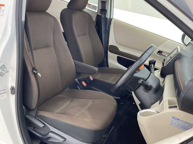 トヨタ シエンタ G 沖縄県 2015(平27)年 8.2万km ホワイトパールクリスタルシャイン 純正ナビ　（NSZT-W62GT)/（フルセグTV　DVD　CD　Bluetooth）　/全方位カメラ　/ＥＴＣ　/プッシュスタート　/スマートキー　/両側パワースライドドア　/純正フロアマット　/オートエアコン　/ウィンカーミラー　/３列シート/ステアリングスイッチ/横滑り防止装置/盗難防止装置/アイドリングストップ