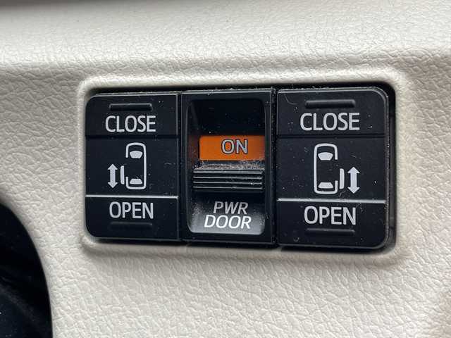 トヨタ シエンタ G 沖縄県 2015(平27)年 8.2万km ホワイトパールクリスタルシャイン 純正ナビ　（NSZT-W62GT)/（フルセグTV　DVD　CD　Bluetooth）　/全方位カメラ　/ＥＴＣ　/プッシュスタート　/スマートキー　/両側パワースライドドア　/純正フロアマット　/オートエアコン　/ウィンカーミラー　/３列シート/ステアリングスイッチ/横滑り防止装置/盗難防止装置/アイドリングストップ