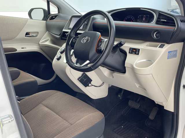 トヨタ シエンタ G 沖縄県 2015(平27)年 8.2万km ホワイトパールクリスタルシャイン 純正ナビ　（NSZT-W62GT)/（フルセグTV　DVD　CD　Bluetooth）　/全方位カメラ　/ＥＴＣ　/プッシュスタート　/スマートキー　/両側パワースライドドア　/純正フロアマット　/オートエアコン　/ウィンカーミラー　/３列シート/ステアリングスイッチ/横滑り防止装置/盗難防止装置/アイドリングストップ