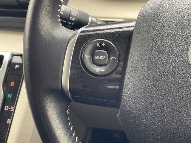 トヨタ シエンタ G 沖縄県 2015(平27)年 8.2万km ホワイトパールクリスタルシャイン 純正ナビ　（NSZT-W62GT)/（フルセグTV　DVD　CD　Bluetooth）　/全方位カメラ　/ＥＴＣ　/プッシュスタート　/スマートキー　/両側パワースライドドア　/純正フロアマット　/オートエアコン　/ウィンカーミラー　/３列シート/ステアリングスイッチ/横滑り防止装置/盗難防止装置/アイドリングストップ