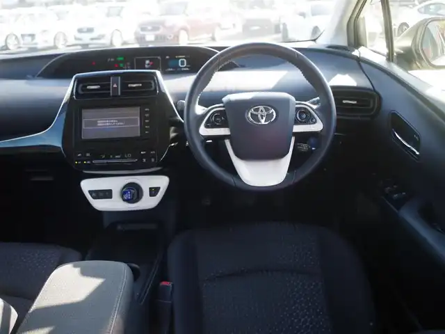 トヨタ プリウス S 千葉県 2016(平28)年 5万km スティールブロンドM トヨタセーフティセンス/・プリクラッシュセーフティ/・レーンディパーチャーアラート/・オートハイビーム/・レーダークルーズコントロール/アイドリングストップ/純正SDナビ/地デジTV/【DVD/CD再生可　Bluetooth接続】/バックカメラ/ドライブレコーダー/ETC/LEDヘッドライト/フォグライト/ウインカーミラー/革巻きステアリング/純正15インチアルミホイル/サイド/カーテンエアバッグ/スマートキー