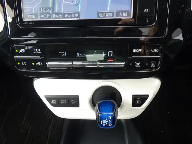 トヨタ プリウス S 千葉県 2016(平28)年 5万km スティールブロンドM トヨタセーフティセンス/・プリクラッシュセーフティ/・レーンディパーチャーアラート/・オートハイビーム/・レーダークルーズコントロール/アイドリングストップ/純正SDナビ/地デジTV/【DVD/CD再生可　Bluetooth接続】/バックカメラ/ドライブレコーダー/ETC/LEDヘッドライト/フォグライト/ウインカーミラー/革巻きステアリング/純正15インチアルミホイル/サイド/カーテンエアバッグ/スマートキー