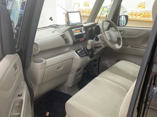 ホンダ Ｎ ＢＯＸ ＋ G 道央・札幌 2013(平25)年 3.2万km クリスタルブラックパール ・4WD/・純正CD/AUX/・ポータブルナビ/ワンセグTV/・純正エンジンスターター/・横滑り防止/・プッシュスタート/・スマートキー/・電格ミラー/・ミラーヒーター/・ライトレベライザー/・夏タイヤ14インチホイル積込