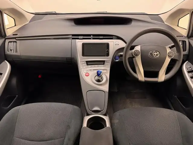 トヨタ プリウス S 兵庫県 2013(平25)年 9.6万km シルバーM 純正ＨＤＤナビ　/Ｂｌｕｅｔｏｏｔｈ／フルセグ/CD/DVD/スマートキー　/プッシュスタート　/ビルトインＥＴＣ　/純正フロアマット　/オートライト　/ＨＩＤヘッドライト　/純正１５インチアルミホイール　/純正フロアマット/横滑り防止装置