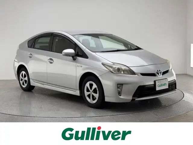 トヨタ プリウス S 兵庫県 2013(平25)年 9.6万km シルバーM 純正ＨＤＤナビ　/Ｂｌｕｅｔｏｏｔｈ／フルセグ/CD/DVD/スマートキー　/プッシュスタート　/ビルトインＥＴＣ　/純正フロアマット　/オートライト　/ＨＩＤヘッドライト　/純正１５インチアルミホイール　/純正フロアマット/横滑り防止装置