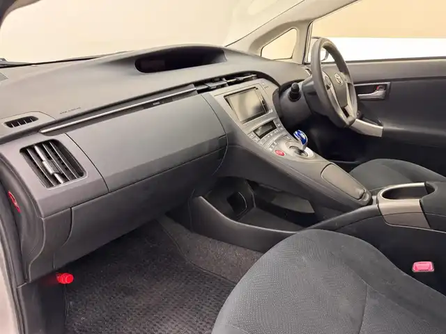 トヨタ プリウス S 兵庫県 2013(平25)年 9.6万km シルバーM 純正ＨＤＤナビ　/Ｂｌｕｅｔｏｏｔｈ／フルセグ/CD/DVD/スマートキー　/プッシュスタート　/ビルトインＥＴＣ　/純正フロアマット　/オートライト　/ＨＩＤヘッドライト　/純正１５インチアルミホイール　/純正フロアマット/横滑り防止装置