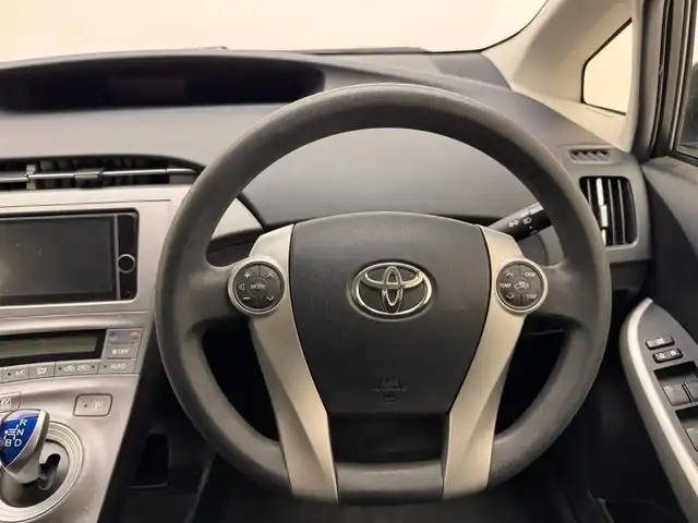 トヨタ プリウス S 兵庫県 2013(平25)年 9.6万km シルバーM 純正ＨＤＤナビ　/Ｂｌｕｅｔｏｏｔｈ／フルセグ/CD/DVD/スマートキー　/プッシュスタート　/ビルトインＥＴＣ　/純正フロアマット　/オートライト　/ＨＩＤヘッドライト　/純正１５インチアルミホイール　/純正フロアマット/横滑り防止装置