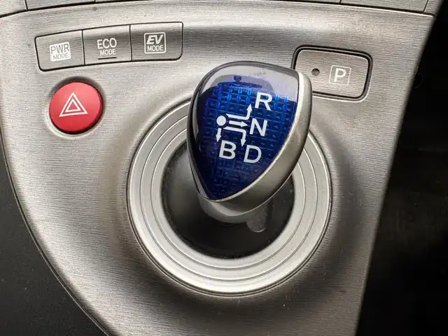 トヨタ プリウス S 兵庫県 2013(平25)年 9.6万km シルバーM 純正ＨＤＤナビ　/Ｂｌｕｅｔｏｏｔｈ／フルセグ/CD/DVD/スマートキー　/プッシュスタート　/ビルトインＥＴＣ　/純正フロアマット　/オートライト　/ＨＩＤヘッドライト　/純正１５インチアルミホイール　/純正フロアマット/横滑り防止装置