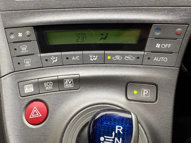 トヨタ プリウス S 兵庫県 2013(平25)年 9.6万km シルバーM 純正ＨＤＤナビ　/Ｂｌｕｅｔｏｏｔｈ／フルセグ/CD/DVD/スマートキー　/プッシュスタート　/ビルトインＥＴＣ　/純正フロアマット　/オートライト　/ＨＩＤヘッドライト　/純正１５インチアルミホイール　/純正フロアマット/横滑り防止装置