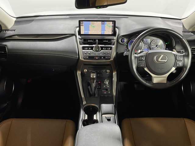 レクサス ＮＸ 300h バージョンL 広島県 2020(令2)年 6.1万km ソニッククォーツ 禁煙車/純正１０．３型ナビ/パノラミックビューモニター/３眼ＬＥＤ/温冷シート/パワーシート/革シート/ブラインドスポットモニター/レーダークルーズコントロール/ホールド機能付電動パーキングブレーキ/ステアリングヒーター/自動防眼ミラー/パドルシフト/オートマチックハイビーム/電動リアゲート/ドラレコ/ETC/MTモード付AT