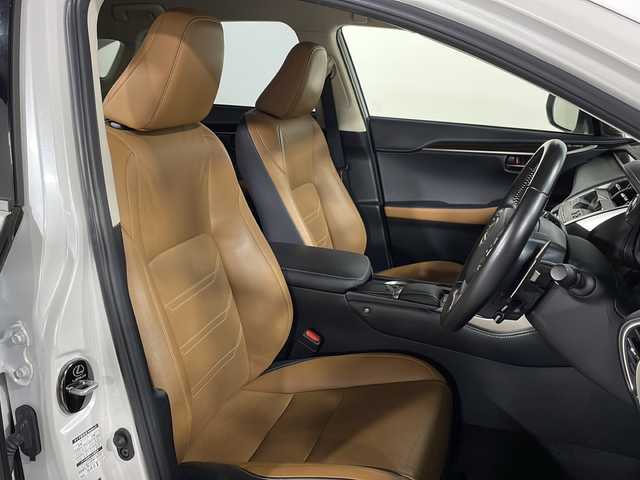 レクサス ＮＸ 300h バージョンL 広島県 2020(令2)年 6.1万km ソニッククォーツ 禁煙車/純正１０．３型ナビ/パノラミックビューモニター/３眼ＬＥＤ/温冷シート/パワーシート/革シート/ブラインドスポットモニター/レーダークルーズコントロール/ホールド機能付電動パーキングブレーキ/ステアリングヒーター/自動防眼ミラー/パドルシフト/オートマチックハイビーム/電動リアゲート/ドラレコ/ETC/MTモード付AT