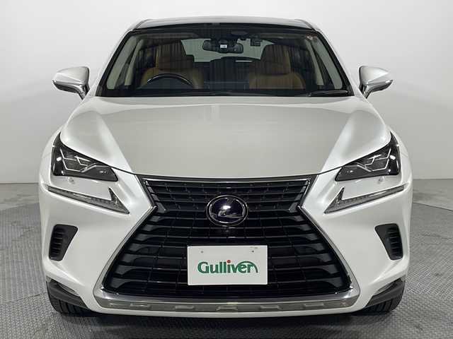 レクサス ＮＸ 300h バージョンL 広島県 2020(令2)年 6.1万km ソニッククォーツ 禁煙車/純正１０．３型ナビ/パノラミックビューモニター/３眼ＬＥＤ/温冷シート/パワーシート/革シート/ブラインドスポットモニター/レーダークルーズコントロール/ホールド機能付電動パーキングブレーキ/ステアリングヒーター/自動防眼ミラー/パドルシフト/オートマチックハイビーム/電動リアゲート/ドラレコ/ETC/MTモード付AT