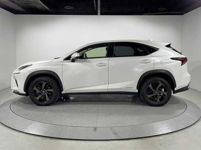 レクサス ＮＸ 300h バージョンL 広島県 2020(令2)年 6.1万km ソニッククォーツ 禁煙車/純正１０．３型ナビ/パノラミックビューモニター/３眼ＬＥＤ/温冷シート/パワーシート/革シート/ブラインドスポットモニター/レーダークルーズコントロール/ホールド機能付電動パーキングブレーキ/ステアリングヒーター/自動防眼ミラー/パドルシフト/オートマチックハイビーム/電動リアゲート/ドラレコ/ETC/MTモード付AT