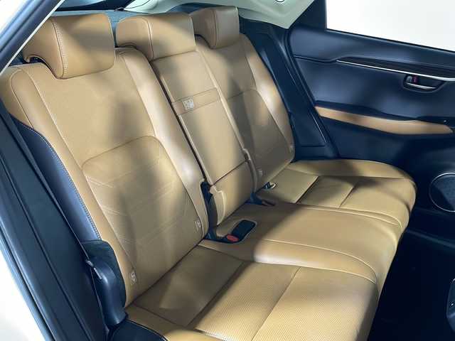 レクサス ＮＸ 300h バージョンL 広島県 2020(令2)年 6.1万km ソニッククォーツ 禁煙車/純正１０．３型ナビ/パノラミックビューモニター/３眼ＬＥＤ/温冷シート/パワーシート/革シート/ブラインドスポットモニター/レーダークルーズコントロール/ホールド機能付電動パーキングブレーキ/ステアリングヒーター/自動防眼ミラー/パドルシフト/オートマチックハイビーム/電動リアゲート/ドラレコ/ETC/MTモード付AT