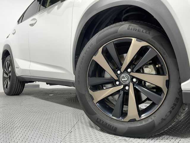 レクサス ＮＸ 300h バージョンL 広島県 2020(令2)年 6.1万km ソニッククォーツ 禁煙車/純正１０．３型ナビ/パノラミックビューモニター/３眼ＬＥＤ/温冷シート/パワーシート/革シート/ブラインドスポットモニター/レーダークルーズコントロール/ホールド機能付電動パーキングブレーキ/ステアリングヒーター/自動防眼ミラー/パドルシフト/オートマチックハイビーム/電動リアゲート/ドラレコ/ETC/MTモード付AT