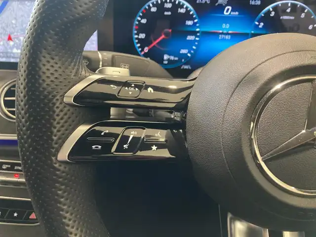 メルセデス・ベンツ Ｅ２００ スポーツ 熊本県 2021(令3)年 2.8万km ダイヤモンドホワイト ・スマートキー/・プッシュスタート/・パノラマサンルーフ/・アクティブステアリングアシスト/・道路標識アシスト/・アクティブレーンキーピングアシスト/・アクティブブレーキアシスト/・アテンションアシスト/・レーンチェンジアシスト/・ブラインドスポットモニター/・信号表示/・インテリジェントライトシステム/・クルーズコントロール(追従式)/・黒革シート/・前席パワーシート/・全席シートヒーター/・純正HDDナビ/　【Bluetooth・USB・AppleCarPlay・AndroidAuto】/・Burmesterサウンドシステム/・フルセグTV/・全方位カメラ/・ETC2.0/・ヘッドアップディスプレイ/・ドライブレコーダー(前後録画)/・パワートランク/・LEDヘッドランプ/・純正マット/・保証書/取説