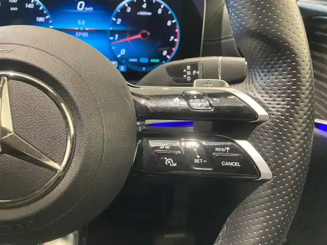 メルセデス・ベンツ Ｅ２００ スポーツ 熊本県 2021(令3)年 2.8万km ダイヤモンドホワイト ・スマートキー/・プッシュスタート/・パノラマサンルーフ/・アクティブステアリングアシスト/・道路標識アシスト/・アクティブレーンキーピングアシスト/・アクティブブレーキアシスト/・アテンションアシスト/・レーンチェンジアシスト/・ブラインドスポットモニター/・信号表示/・インテリジェントライトシステム/・クルーズコントロール(追従式)/・黒革シート/・前席パワーシート/・全席シートヒーター/・純正HDDナビ/　【Bluetooth・USB・AppleCarPlay・AndroidAuto】/・Burmesterサウンドシステム/・フルセグTV/・全方位カメラ/・ETC2.0/・ヘッドアップディスプレイ/・ドライブレコーダー(前後録画)/・パワートランク/・LEDヘッドランプ/・純正マット/・保証書/取説
