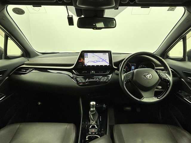 トヨタ Ｃ－ＨＲ G 熊本県 2019(令1)年 6.7万km ホワイトパールクリスタルシャイン 純正ナビ/バックカメラ/ビルトインETC/モデリスタエアロ/トヨタセーフティセンス/・プリクラッシュセーフティ/・レーダークルーズコントロール/・レーンキープアシスト/・オートマチックハイビーム/電動パーキングブレーキ/ブレーキホールド/ブラインドスポットモニター/LEDヘッドライト/ハーフレザーシート/シートヒーター/スペアキー