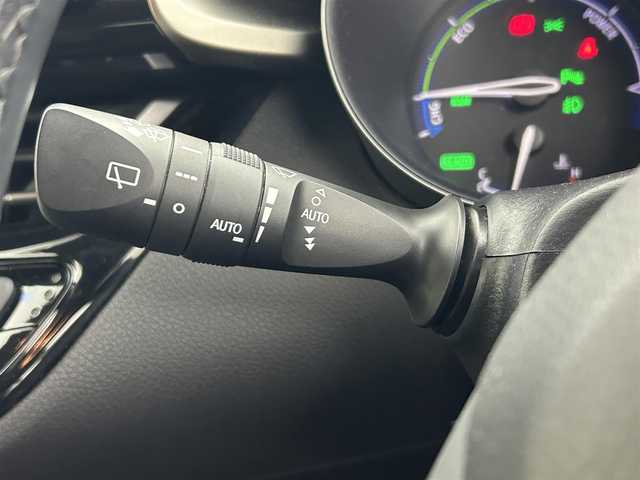 トヨタ Ｃ－ＨＲ G 熊本県 2019(令1)年 6.7万km ホワイトパールクリスタルシャイン 純正ナビ/バックカメラ/ビルトインETC/モデリスタエアロ/トヨタセーフティセンス/・プリクラッシュセーフティ/・レーダークルーズコントロール/・レーンキープアシスト/・オートマチックハイビーム/電動パーキングブレーキ/ブレーキホールド/ブラインドスポットモニター/LEDヘッドライト/ハーフレザーシート/シートヒーター/スペアキー