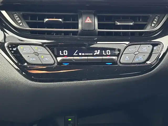 トヨタ Ｃ－ＨＲ G 熊本県 2019(令1)年 6.7万km ホワイトパールクリスタルシャイン 純正ナビ/バックカメラ/ビルトインETC/モデリスタエアロ/トヨタセーフティセンス/・プリクラッシュセーフティ/・レーダークルーズコントロール/・レーンキープアシスト/・オートマチックハイビーム/電動パーキングブレーキ/ブレーキホールド/ブラインドスポットモニター/LEDヘッドライト/ハーフレザーシート/シートヒーター/スペアキー