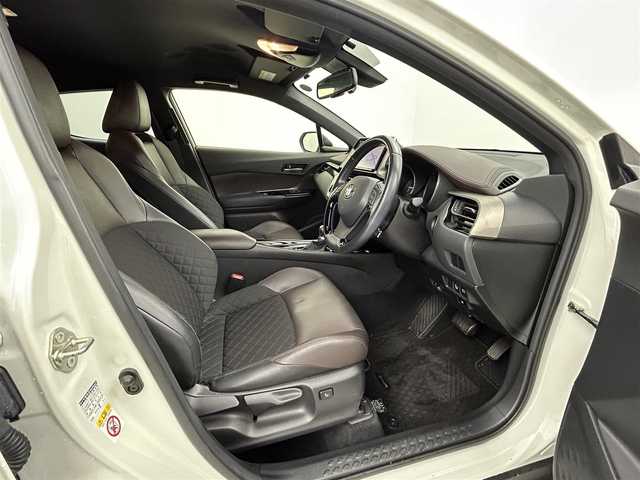 トヨタ Ｃ－ＨＲ G 熊本県 2019(令1)年 6.7万km ホワイトパールクリスタルシャイン 純正ナビ/バックカメラ/ビルトインETC/モデリスタエアロ/トヨタセーフティセンス/・プリクラッシュセーフティ/・レーダークルーズコントロール/・レーンキープアシスト/・オートマチックハイビーム/電動パーキングブレーキ/ブレーキホールド/ブラインドスポットモニター/LEDヘッドライト/ハーフレザーシート/シートヒーター/スペアキー