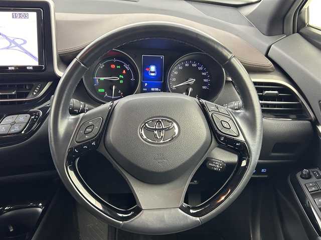 トヨタ Ｃ－ＨＲ G 熊本県 2019(令1)年 6.7万km ホワイトパールクリスタルシャイン 純正ナビ/バックカメラ/ビルトインETC/モデリスタエアロ/トヨタセーフティセンス/・プリクラッシュセーフティ/・レーダークルーズコントロール/・レーンキープアシスト/・オートマチックハイビーム/電動パーキングブレーキ/ブレーキホールド/ブラインドスポットモニター/LEDヘッドライト/ハーフレザーシート/シートヒーター/スペアキー