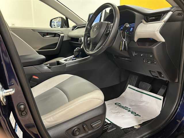 トヨタ ＲＡＶ４ ハイブリッドG 群馬県 2020(令2)年 7.5万km ダークブルーマイカ トヨタセーフティセンス/・プリクラッシュセーフティ/・レーントレーシングアシスト/・ロードサインアシスト/・オートマチックハイビーム/・レーダークルーズコントロール/・クリアランスソナー/・ブラインドスポットモニター/・リアクロストラフィックアラート/・パーキングサポートブレーキ/モデリスタエアロ/デジタルインナーミラー/純正9インチSDナビ/・フルセグTV/・CD/DVD/BT/・SD/AM.FM/パワーバックドア/バックカメラ/ビルトインETC/ドライブレコーダー/革巻きステアリング/ステアリングスイッチ/ステアリングヒーター/D席メモリ付パワーシート/D/N席シートヒーター/電動パーキングブレーキ/オートホールド/LEDヘッドライト/フォグランプ/オートライト/スマートキー×2/プッシュスタート/社外18インチAW/純正フロアマット/ルーフレール/電動格納ウィンカーミラー/横滑り防止システム