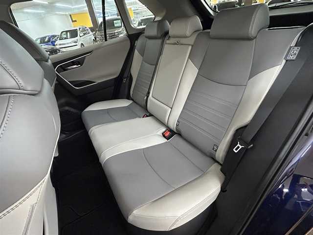 トヨタ ＲＡＶ４ ハイブリッドG 群馬県 2020(令2)年 7.5万km ダークブルーマイカ トヨタセーフティセンス/・プリクラッシュセーフティ/・レーントレーシングアシスト/・ロードサインアシスト/・オートマチックハイビーム/・レーダークルーズコントロール/・クリアランスソナー/・ブラインドスポットモニター/・リアクロストラフィックアラート/・パーキングサポートブレーキ/モデリスタエアロ/デジタルインナーミラー/純正9インチSDナビ/・フルセグTV/・CD/DVD/BT/・SD/AM.FM/パワーバックドア/バックカメラ/ビルトインETC/ドライブレコーダー/革巻きステアリング/ステアリングスイッチ/ステアリングヒーター/D席メモリ付パワーシート/D/N席シートヒーター/電動パーキングブレーキ/オートホールド/LEDヘッドライト/フォグランプ/オートライト/スマートキー×2/プッシュスタート/社外18インチAW/純正フロアマット/ルーフレール/電動格納ウィンカーミラー/横滑り防止システム