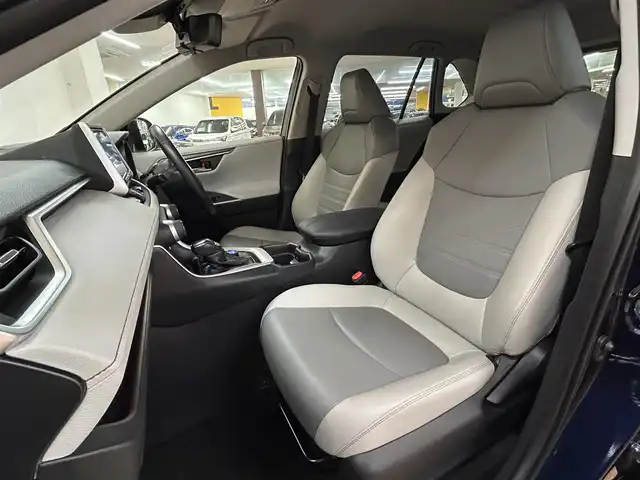 トヨタ ＲＡＶ４ ハイブリッドG 群馬県 2020(令2)年 7.5万km ダークブルーマイカ トヨタセーフティセンス/・プリクラッシュセーフティ/・レーントレーシングアシスト/・ロードサインアシスト/・オートマチックハイビーム/・レーダークルーズコントロール/・クリアランスソナー/・ブラインドスポットモニター/・リアクロストラフィックアラート/・パーキングサポートブレーキ/モデリスタエアロ/デジタルインナーミラー/純正9インチSDナビ/・フルセグTV/・CD/DVD/BT/・SD/AM.FM/パワーバックドア/バックカメラ/ビルトインETC/ドライブレコーダー/革巻きステアリング/ステアリングスイッチ/ステアリングヒーター/D席メモリ付パワーシート/D/N席シートヒーター/電動パーキングブレーキ/オートホールド/LEDヘッドライト/フォグランプ/オートライト/スマートキー×2/プッシュスタート/社外18インチAW/純正フロアマット/ルーフレール/電動格納ウィンカーミラー/横滑り防止システム
