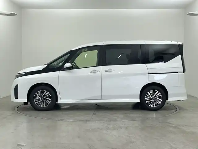 日産 セレナ e－パワー ハイウェイスター V 群馬県 2025(令7)年 0.1万km未満 プリズムホワイト 登録済未使用車　純正１２．３型ナビ　全周囲カメラ　電子ミラー　プロパイロット　ブラインドスポットモニター　前後ドライブレコーダー　置くだけ充電器　両側電動スライドドア　純正ビルトインＥＴＣ２．０　禁煙