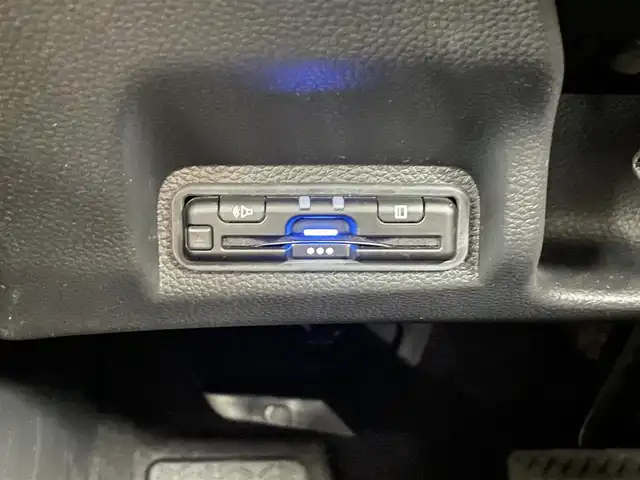 ホンダ ヴェゼル ハイブリッド e:HEV X HuNTパッケージ 埼玉県 2025(令7)年 0.3万km 青 純正ナビ（Bluetooth/CD/DVD/AM/FM）/フルセグTV/バックカメラ/レーダークルーズコントロール/横滑り防止装置/盗難防止装置/ダウンヒルアシストコントロール/衝突軽減システム/LEDヘッドライト/パドルシフト/ETC/ドライブレコーダー/スマートキー