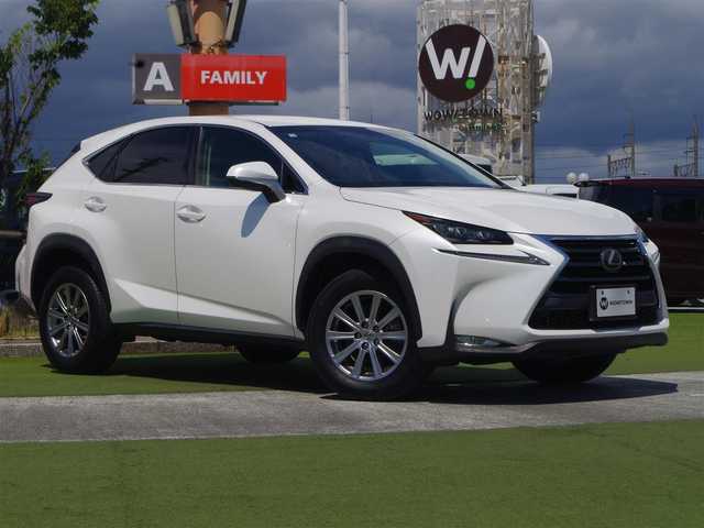 レクサス ＮＸ 200t Iパッケージ 千葉県 2015(平27)年 7.4万km ソニッククォーツ Lexus Safety System+/・プリクラッシュセーフティ/・レーンディパーチャーアラート/・オートハイビーム/・レーダークルーズコントロール/アイドリングストップ/レザーシート/前席パワーシート/シートヒーター/純正SDナビ/地デジTV/【DVD/CD再生機能　Bluetooth接続】/サイド/バックカメラ/革巻きステアリング/ステアリングヒーター/ステアリングスイッチ/ETC/3眼LEDヘッドライト/LEDフォグライト/ウインカーミラー/純正17インチアルミホイル/サイド/カーテンエアバッグ/スマートキー