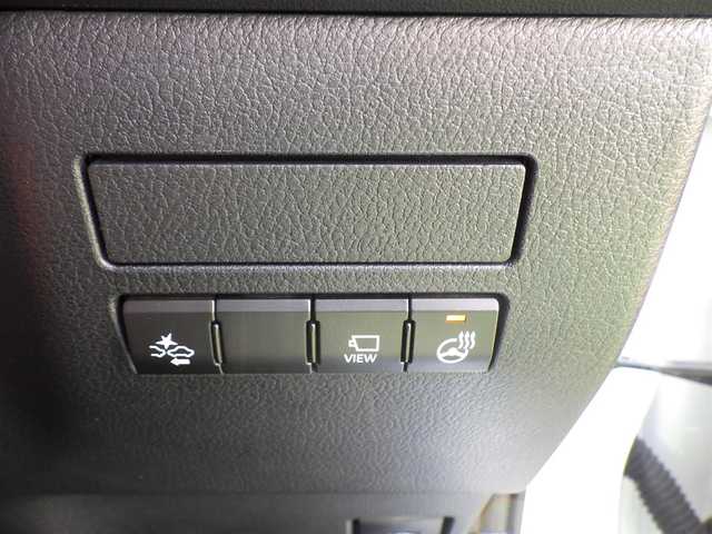 レクサス ＮＸ 200t Iパッケージ 千葉県 2015(平27)年 7.4万km ソニッククォーツ Lexus Safety System+/・プリクラッシュセーフティ/・レーンディパーチャーアラート/・オートハイビーム/・レーダークルーズコントロール/アイドリングストップ/レザーシート/前席パワーシート/シートヒーター/純正SDナビ/地デジTV/【DVD/CD再生機能　Bluetooth接続】/サイド/バックカメラ/革巻きステアリング/ステアリングヒーター/ステアリングスイッチ/ETC/3眼LEDヘッドライト/LEDフォグライト/ウインカーミラー/純正17インチアルミホイル/サイド/カーテンエアバッグ/スマートキー