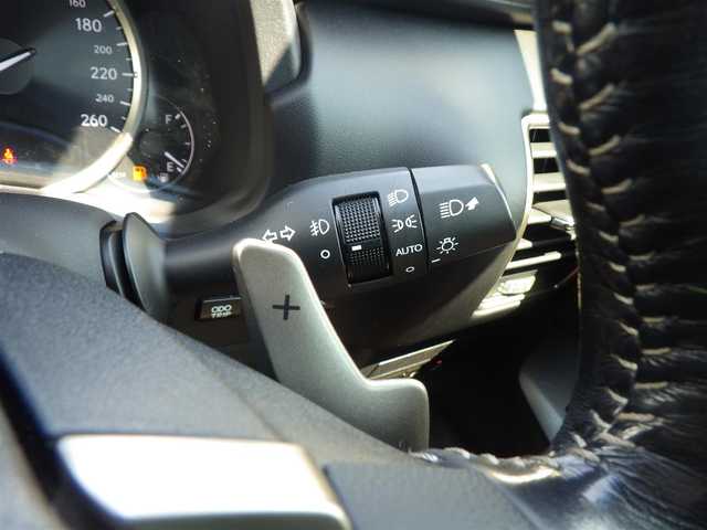 レクサス ＮＸ 200t Iパッケージ 千葉県 2015(平27)年 7.4万km ソニッククォーツ Lexus Safety System+/・プリクラッシュセーフティ/・レーンディパーチャーアラート/・オートハイビーム/・レーダークルーズコントロール/アイドリングストップ/レザーシート/前席パワーシート/シートヒーター/純正SDナビ/地デジTV/【DVD/CD再生機能　Bluetooth接続】/サイド/バックカメラ/革巻きステアリング/ステアリングヒーター/ステアリングスイッチ/ETC/3眼LEDヘッドライト/LEDフォグライト/ウインカーミラー/純正17インチアルミホイル/サイド/カーテンエアバッグ/スマートキー