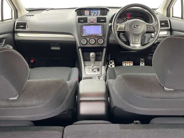 スバル インプレッサ ＸＶ 2．0i－L アイサイト 道央・札幌 2013(平25)年 8.4万km サテンホワイトパール ・ワンオーナー/・4WD/・社外ナビ&TV&CD&DVD&BT/・バックカメラ/・アイサイトVer2/・クルーズコントロール/・運転席パワーシート/・ETC/・HIDヘッドライト/・オートライト/・社外AW付スタッドレス積込