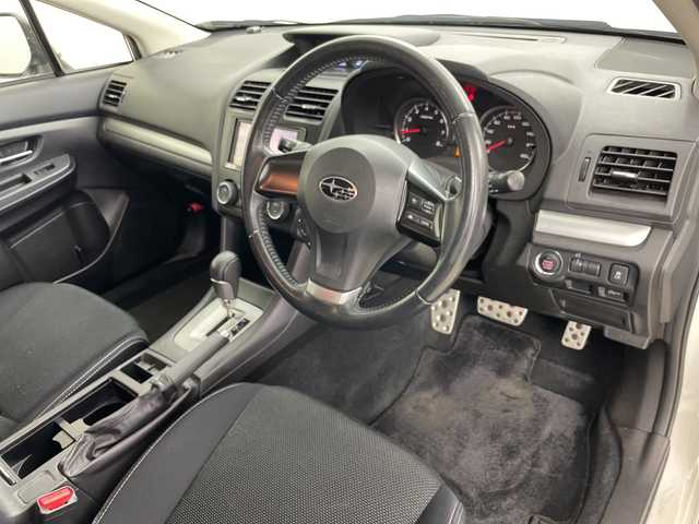 スバル インプレッサ ＸＶ 2．0i－L アイサイト 道央・札幌 2013(平25)年 8.4万km サテンホワイトパール ・ワンオーナー/・4WD/・社外ナビ&TV&CD&DVD&BT/・バックカメラ/・アイサイトVer2/・クルーズコントロール/・運転席パワーシート/・ETC/・HIDヘッドライト/・オートライト/・社外AW付スタッドレス積込