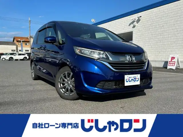 ホンダ フリード ハイブリット G ホンダセンシング 群馬県 2017(平29)年 11.2万km コバルトブルーパール (株)IDOMが運営する【じしゃロン伊勢崎店】の自社ローン専用車両になりますこちらは現金またはオートローンご利用時の価格です。自社ローンご希望の方は別途その旨お申付け下さい/	ナビ装着用スペシャルパッケージ＋ETC車載器(ナビ連動)/CD/DVD/SD/DTV/BT/フリップダウンモニター/	Honda SENSING/ 	i-サイドエアバッグ＋サイドカーテンエアバッグ/ 	2列目ベンチシート（7人乗り）/	Hondaスマートキーシステム＋イモビライザー/	スライドドアイージークローザー(リア両側)/	左側パワースライドドア/	右側パワースライドドア/	LEDヘッドライト＋アクティブコーナリングライト/	センターテーブル/	Cパッケージ/	コンフォートビューパッケージ