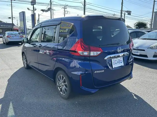 ホンダ フリード ハイブリット G ホンダセンシング 群馬県 2017(平29)年 11.2万km コバルトブルーパール (株)IDOMが運営する【じしゃロン伊勢崎店】の自社ローン専用車両になりますこちらは現金またはオートローンご利用時の価格です。自社ローンご希望の方は別途その旨お申付け下さい/	ナビ装着用スペシャルパッケージ＋ETC車載器(ナビ連動)/CD/DVD/SD/DTV/BT/フリップダウンモニター/	Honda SENSING/ 	i-サイドエアバッグ＋サイドカーテンエアバッグ/ 	2列目ベンチシート（7人乗り）/	Hondaスマートキーシステム＋イモビライザー/	スライドドアイージークローザー(リア両側)/	左側パワースライドドア/	右側パワースライドドア/	LEDヘッドライト＋アクティブコーナリングライト/	センターテーブル/	Cパッケージ/	コンフォートビューパッケージ
