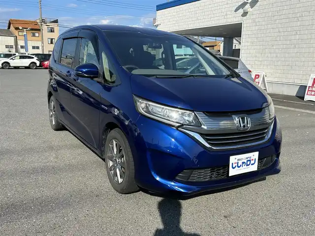 ホンダ フリード ハイブリット G ホンダセンシング 群馬県 2017(平29)年 11.2万km コバルトブルーパール (株)IDOMが運営する【じしゃロン伊勢崎店】の自社ローン専用車両になりますこちらは現金またはオートローンご利用時の価格です。自社ローンご希望の方は別途その旨お申付け下さい/	ナビ装着用スペシャルパッケージ＋ETC車載器(ナビ連動)/CD/DVD/SD/DTV/BT/フリップダウンモニター/	Honda SENSING/ 	i-サイドエアバッグ＋サイドカーテンエアバッグ/ 	2列目ベンチシート（7人乗り）/	Hondaスマートキーシステム＋イモビライザー/	スライドドアイージークローザー(リア両側)/	左側パワースライドドア/	右側パワースライドドア/	LEDヘッドライト＋アクティブコーナリングライト/	センターテーブル/	Cパッケージ/	コンフォートビューパッケージ