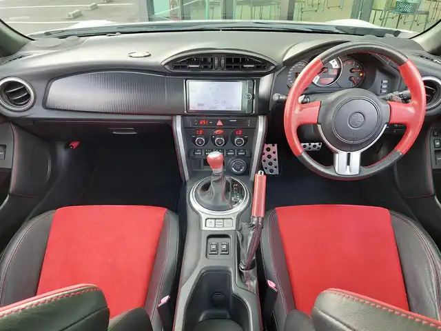 トヨタ ８６ GT リミテッド 東京都 2012(平24)年 3.9万km サテンホワイトパール モデリスタエアロ/トラスト GReddy車高調/社外18インチアルミホイール/純正ナビ/フルセグTV/ETC/ドライブレコーダー/プッシュスタート/パドルシフト/ハーフレザーシート/シートヒーター/HIDヘッドライト/オートライト/スマートキー