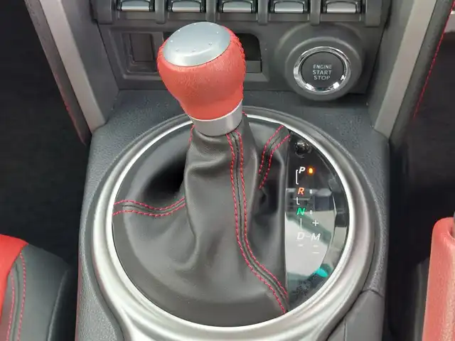 トヨタ ８６ GT リミテッド 東京都 2012(平24)年 3.9万km サテンホワイトパール モデリスタエアロ/トラスト GReddy車高調/社外18インチアルミホイール/純正ナビ/フルセグTV/ETC/ドライブレコーダー/プッシュスタート/パドルシフト/ハーフレザーシート/シートヒーター/HIDヘッドライト/オートライト/スマートキー