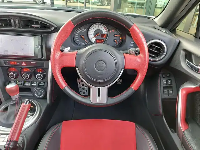 トヨタ ８６ GT リミテッド 東京都 2012(平24)年 3.9万km サテンホワイトパール モデリスタエアロ/トラスト GReddy車高調/社外18インチアルミホイール/純正ナビ/フルセグTV/ETC/ドライブレコーダー/プッシュスタート/パドルシフト/ハーフレザーシート/シートヒーター/HIDヘッドライト/オートライト/スマートキー
